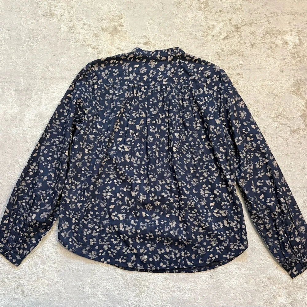 GAP Navy Blue Abstract Floral 1/2 Button Down Blouse Size Medium New With Tags - Picture 7 of 9